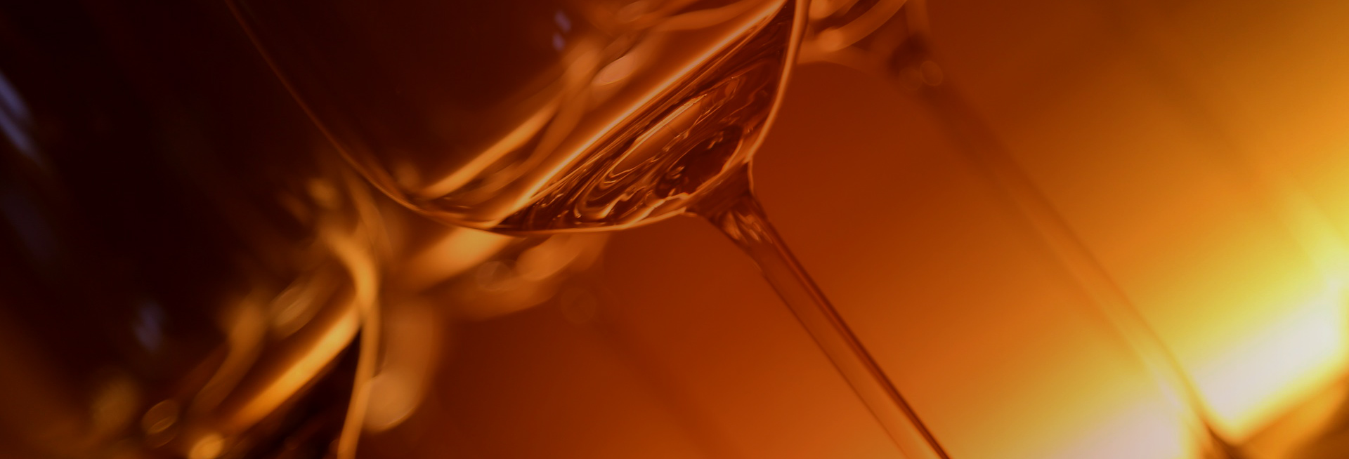 pixabay.com/pl/okulary-szkło-pić-lichtspiel-341552/